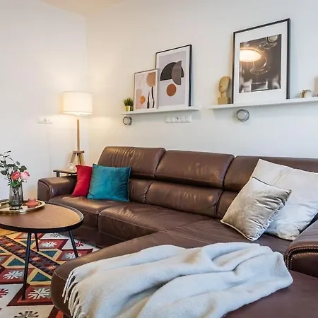 I & I Apart, Garage - Historical Old Town Apartment