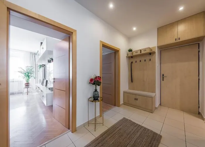 I & I Apart, Garage - Historical Old Town Apartmán Bratislava