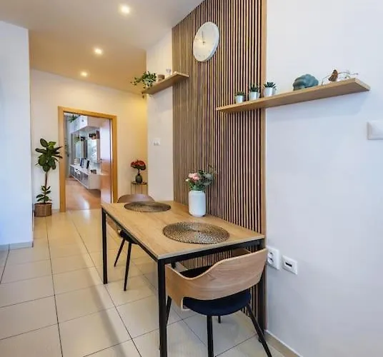 I & I Apart, Garage - Historical Old Town * 布拉迪斯拉发