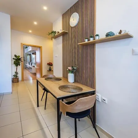 I & I Apart, Garage - Historical Old Town * براتسيلافا