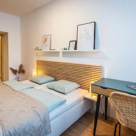 I & I Apart, Garage - Historical Old Town *